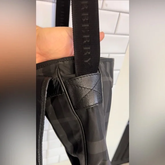Burberry Men’s Messenger Bag / Charcoal
